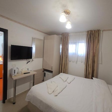 Hotel Marina 2 บูคาเรสต์ ภายนอก รูปภาพ