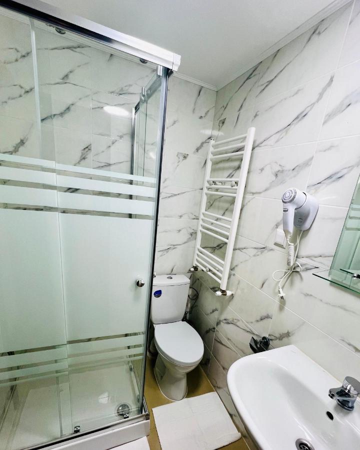 Hotel Marina 2 บูคาเรสต์ ภายนอก รูปภาพ