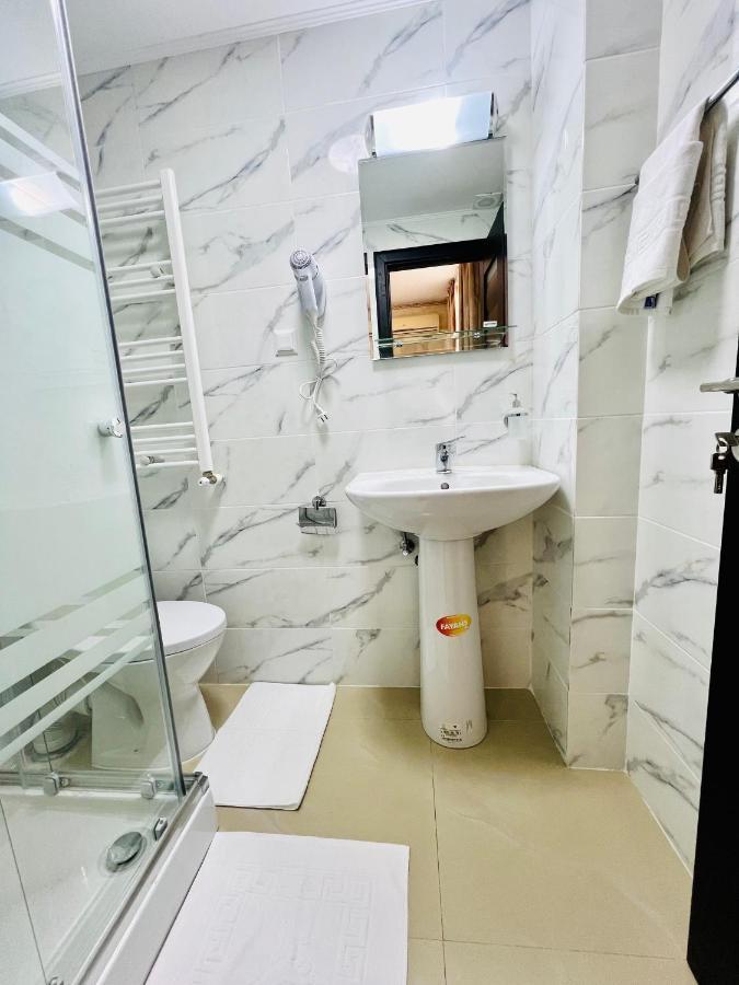 Hotel Marina 2 บูคาเรสต์ ภายนอก รูปภาพ