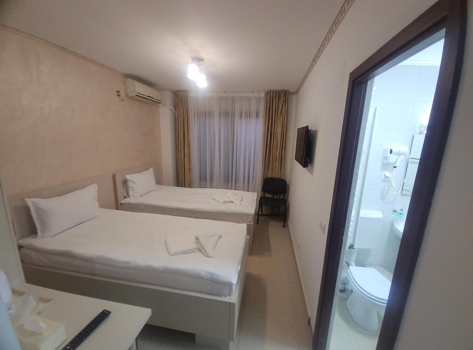 Hotel Marina 2 บูคาเรสต์ ภายนอก รูปภาพ