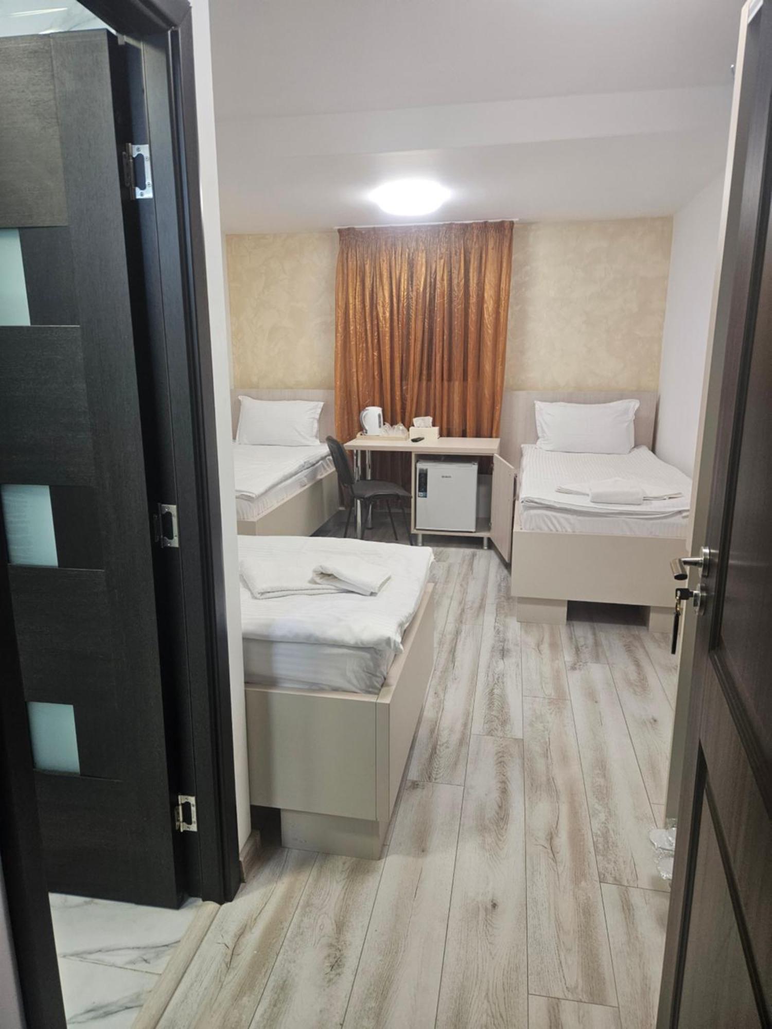 Hotel Marina 2 บูคาเรสต์ ภายนอก รูปภาพ